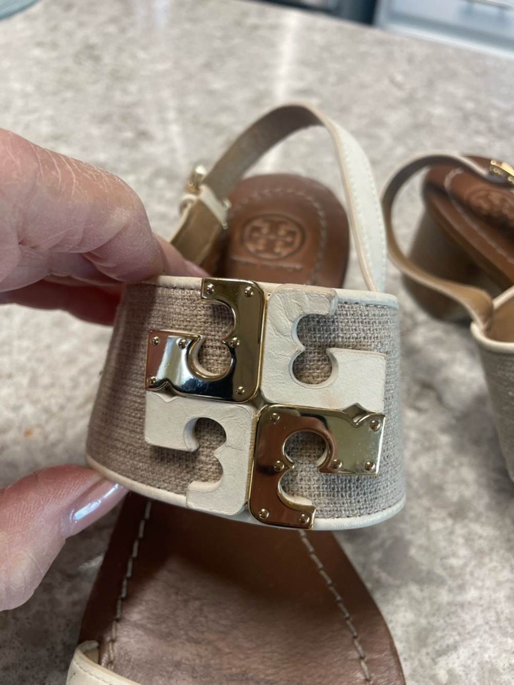 🇺🇸 Tory Burch Women’s Lowell Logo White Leather & Canvas Buckle Sandals - Picture 3 of 7